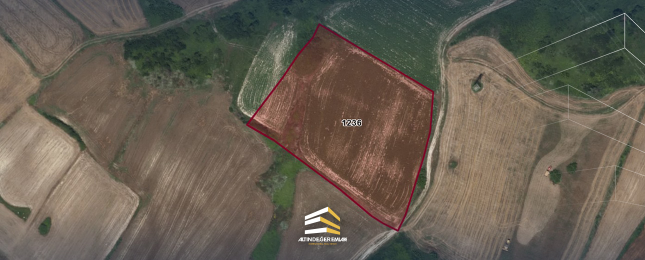 Arnavutköy bölgesinde satılık özel arsa.